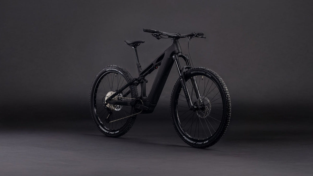 schwarzes cube mountainbike Cube Stereo Hybrid ONE44 HPC Race 800 Wh E-Bike Fully blackline – Biketech24
