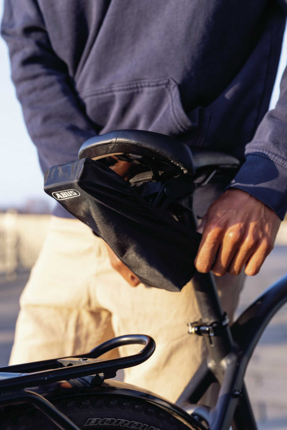 Abus Halter SH SF BORDO™ Saddlefix + Raincap black