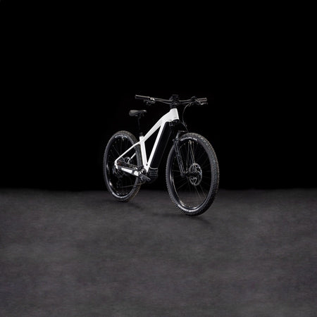 cube mountainbike schwarz weiß Cube Reaction Hybrid SLT 800 Wh E-Bike Hardtail Diamant metallicwhite´ – Biketech24