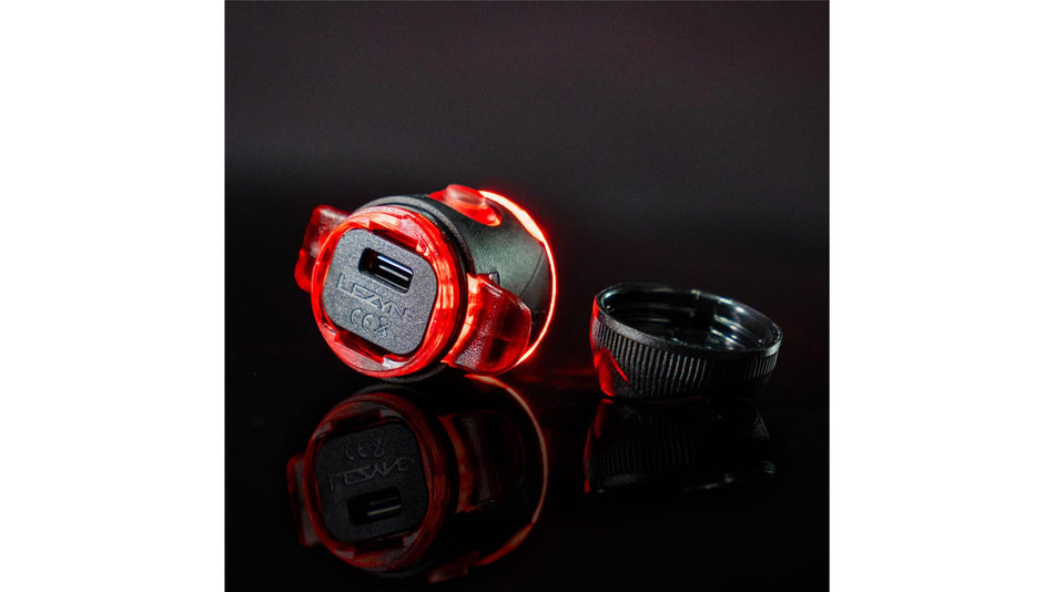 Lezyne Femto USB-C StVZO Rücklicht schwarz rotes Licht